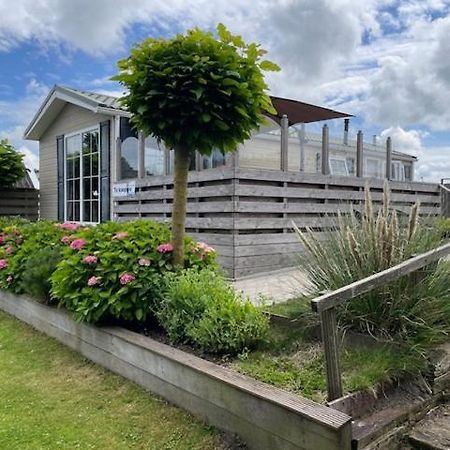 Chalet Makkum C99B Met Prive Gelegen Tuin Aan Het Water Екстериор снимка