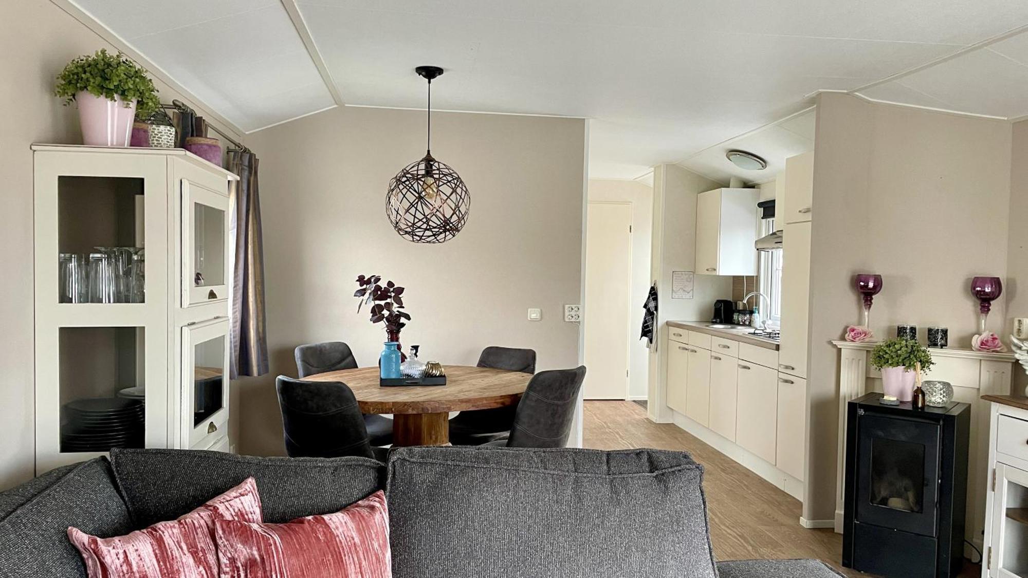 Chalet Makkum C99B Met Prive Gelegen Tuin Aan Het Water Екстериор снимка
