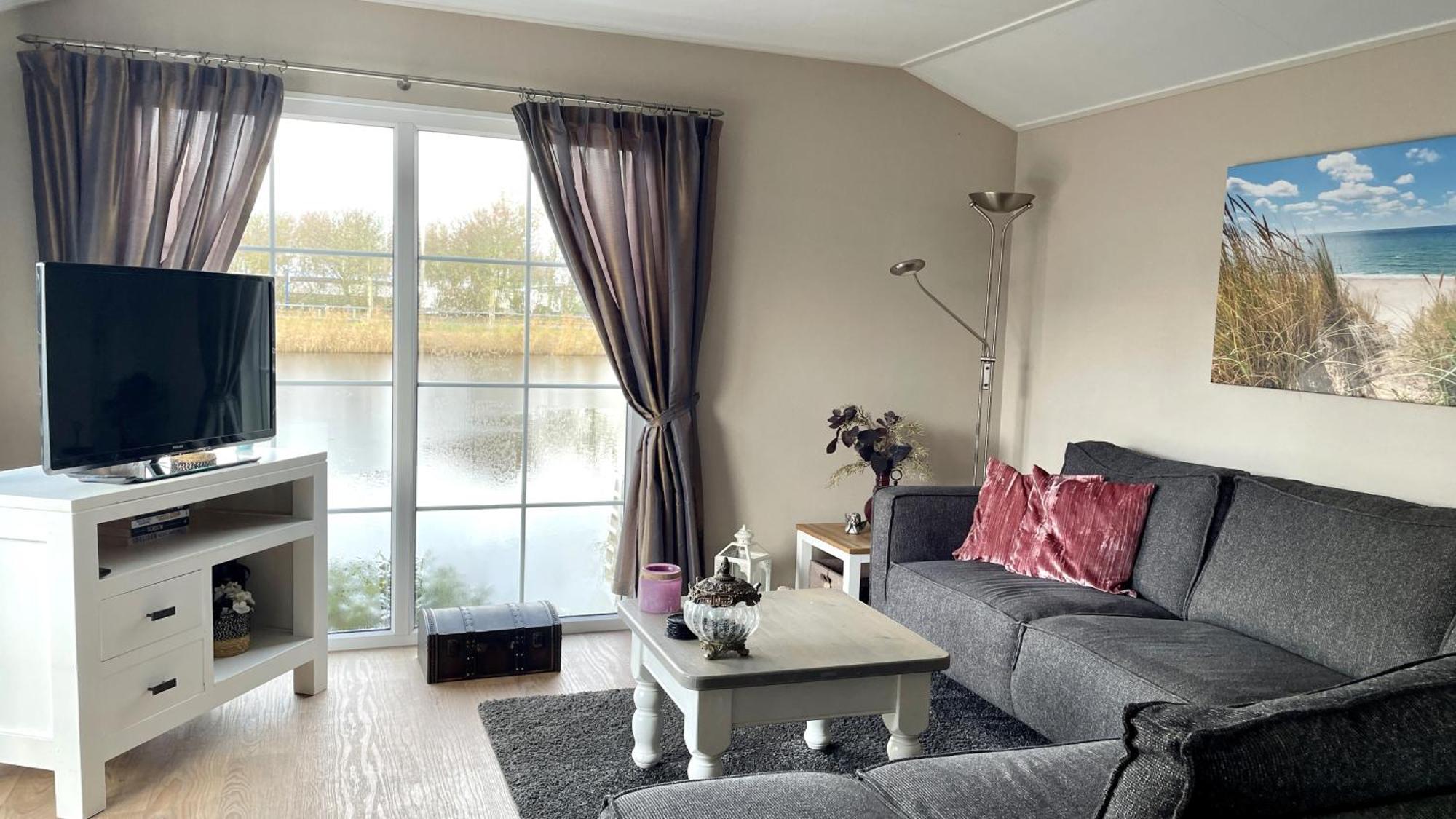 Chalet Makkum C99B Met Prive Gelegen Tuin Aan Het Water Екстериор снимка