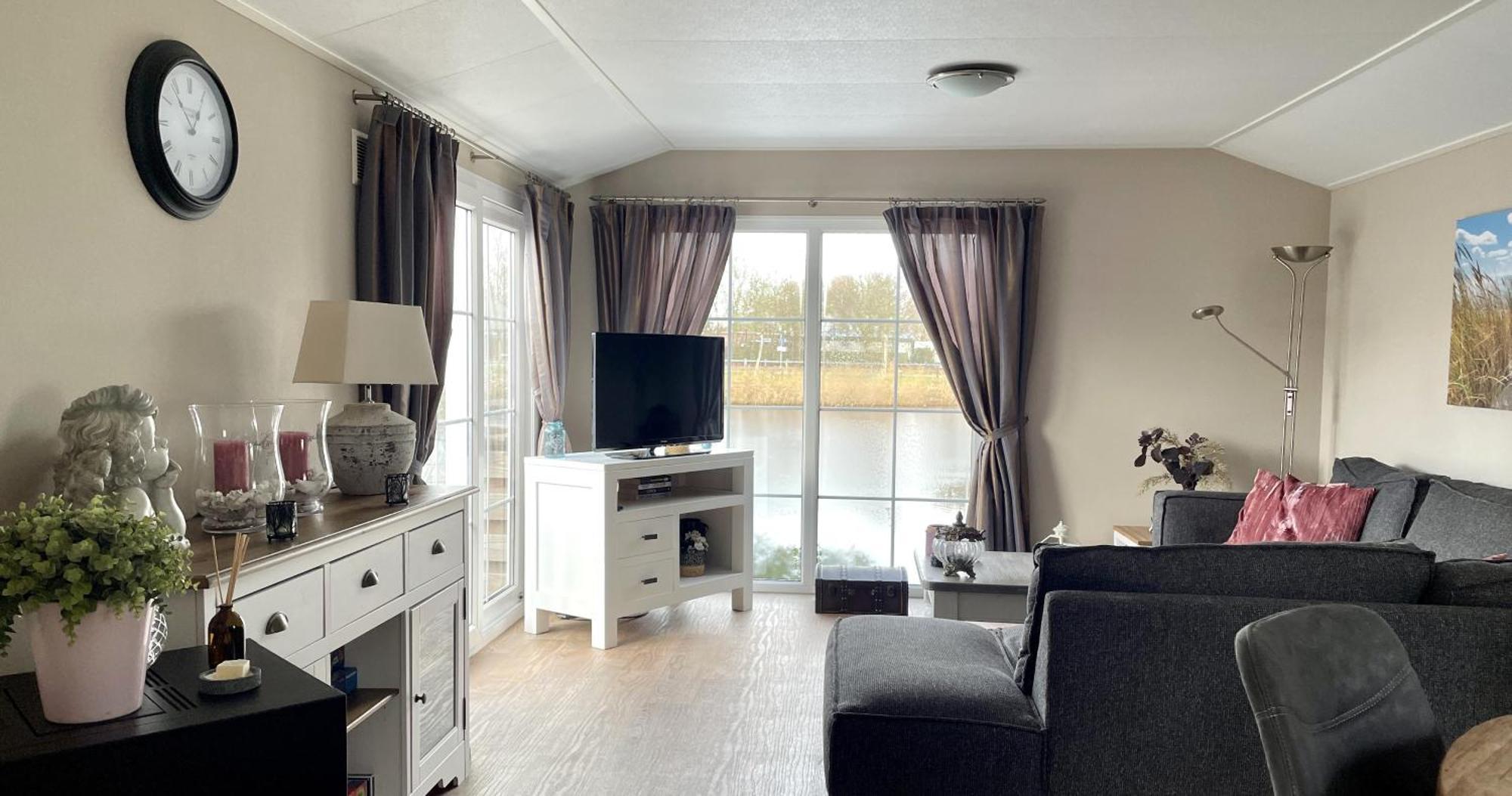 Chalet Makkum C99B Met Prive Gelegen Tuin Aan Het Water Екстериор снимка