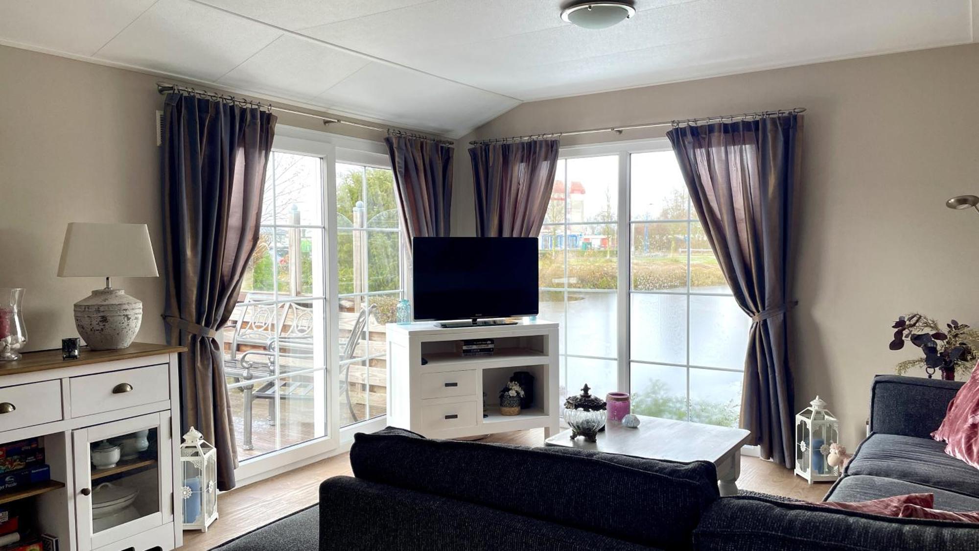Chalet Makkum C99B Met Prive Gelegen Tuin Aan Het Water Екстериор снимка