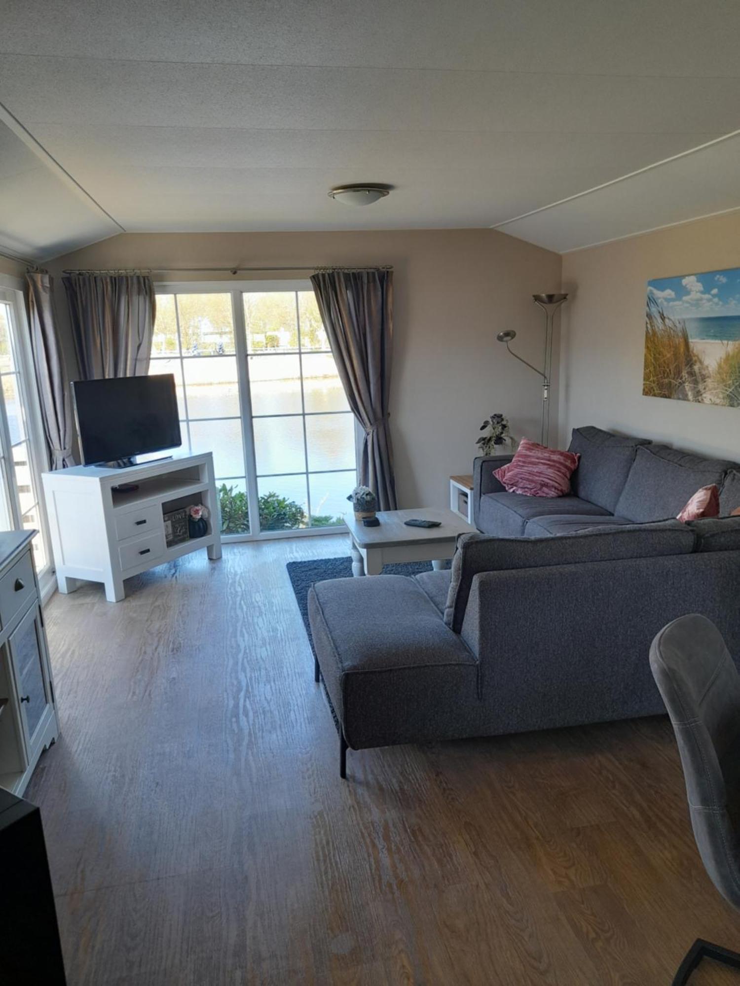 Chalet Makkum C99B Met Prive Gelegen Tuin Aan Het Water Екстериор снимка