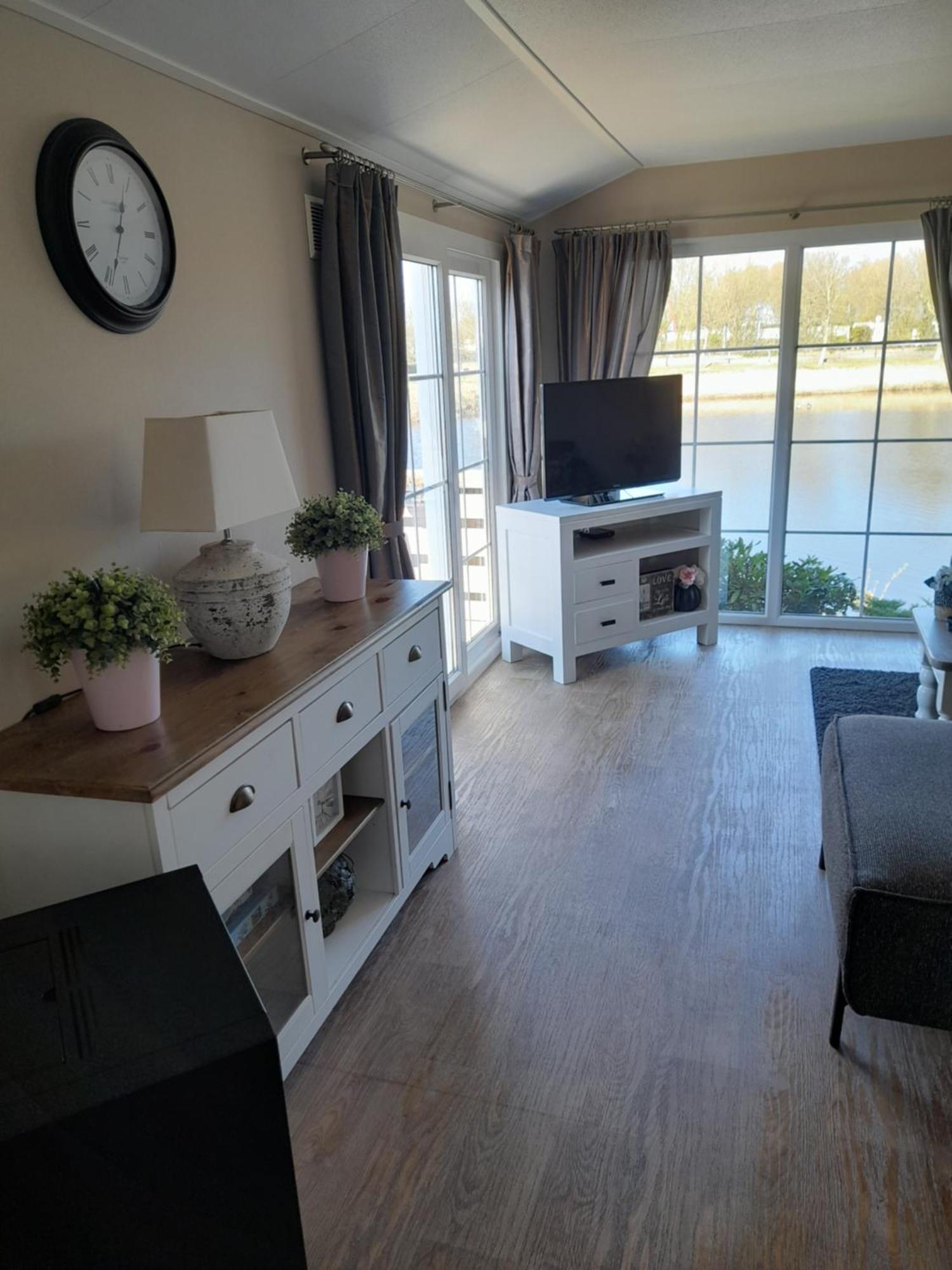 Chalet Makkum C99B Met Prive Gelegen Tuin Aan Het Water Екстериор снимка