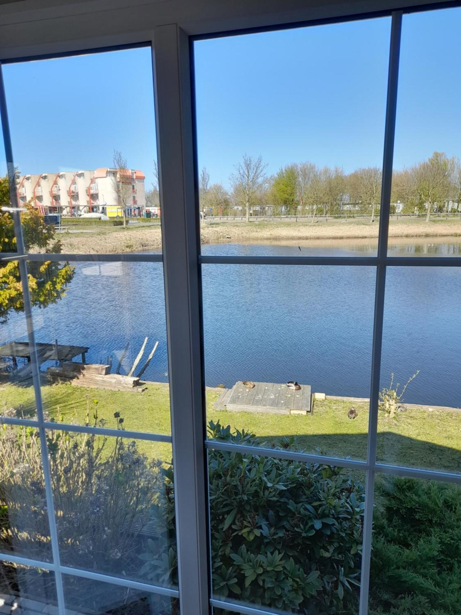 Chalet Makkum C99B Met Prive Gelegen Tuin Aan Het Water Екстериор снимка