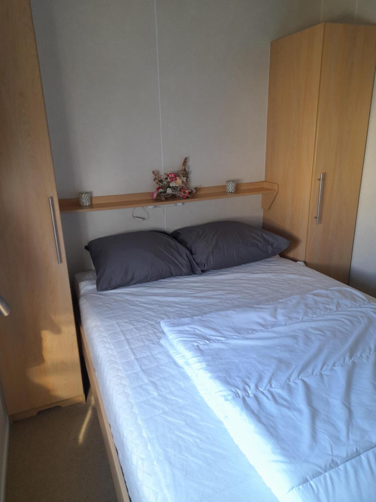 Chalet Makkum C99B Met Prive Gelegen Tuin Aan Het Water Екстериор снимка