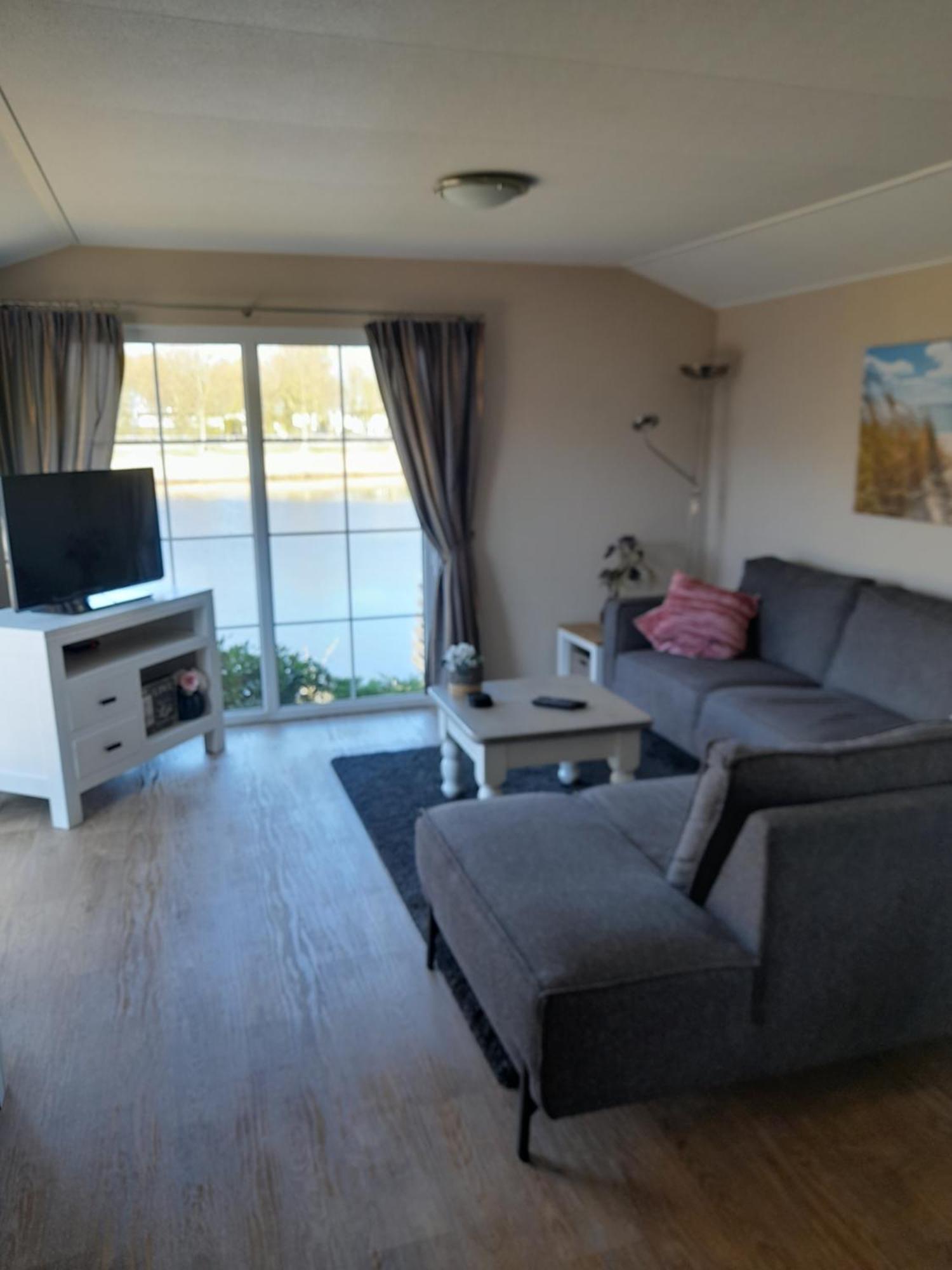 Chalet Makkum C99B Met Prive Gelegen Tuin Aan Het Water Екстериор снимка