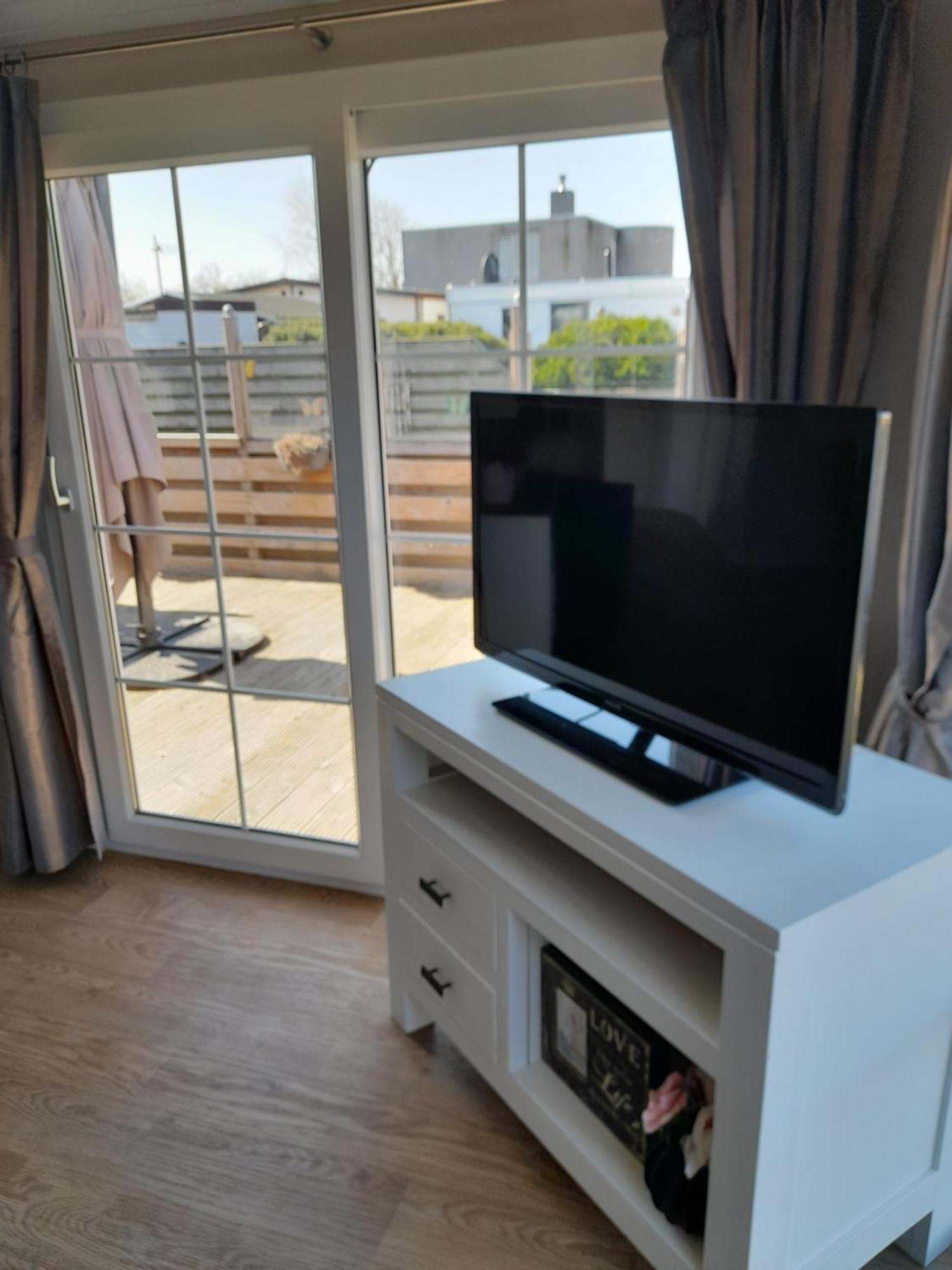 Chalet Makkum C99B Met Prive Gelegen Tuin Aan Het Water Екстериор снимка
