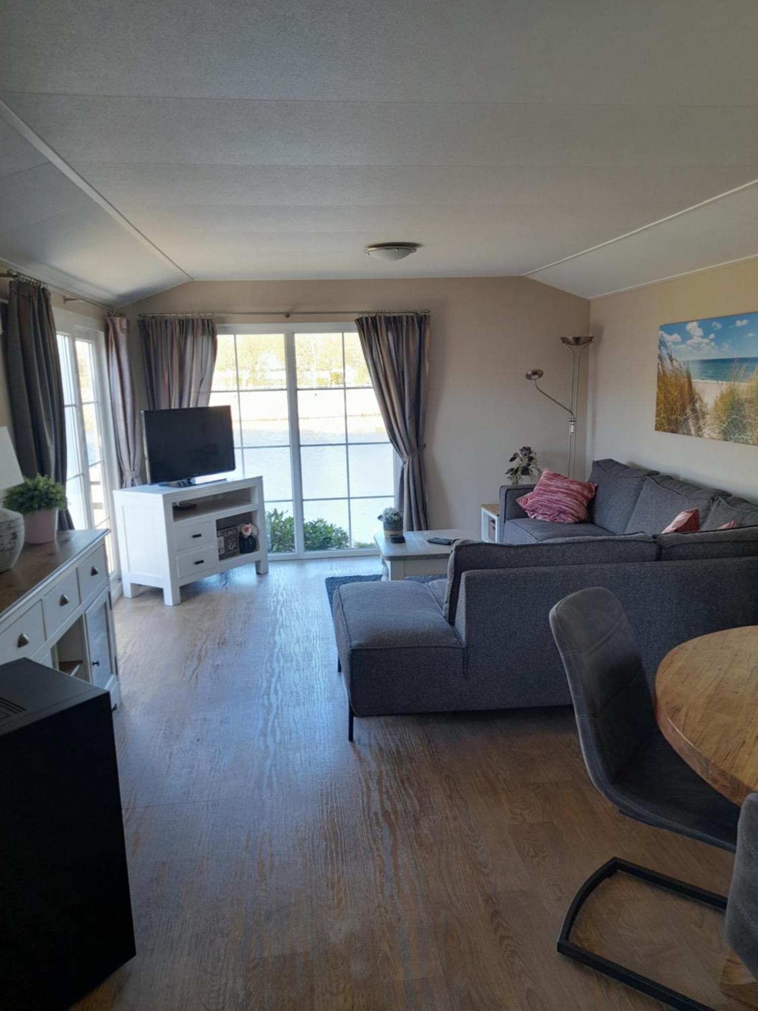 Chalet Makkum C99B Met Prive Gelegen Tuin Aan Het Water Екстериор снимка