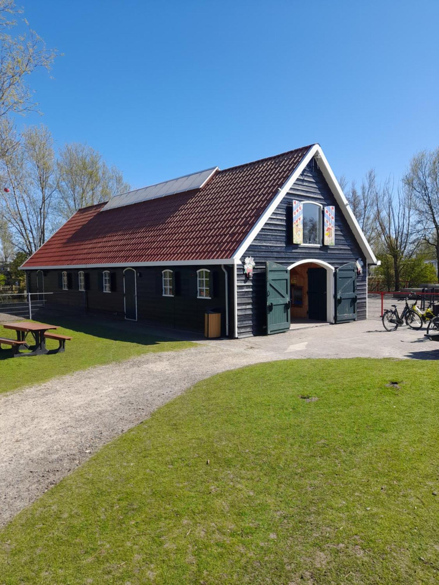 Chalet Makkum C99B Met Prive Gelegen Tuin Aan Het Water Екстериор снимка