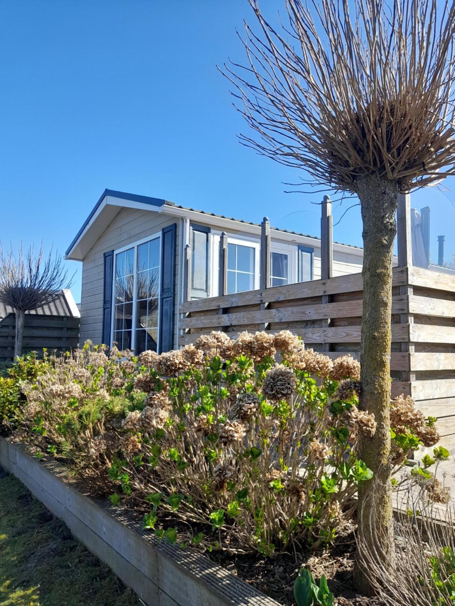Chalet Makkum C99B Met Prive Gelegen Tuin Aan Het Water Екстериор снимка