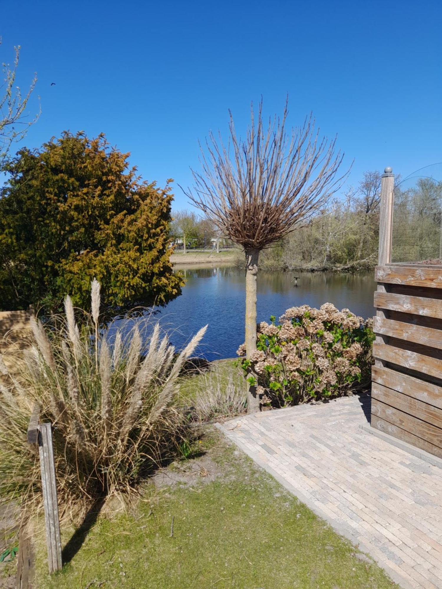 Chalet Makkum C99B Met Prive Gelegen Tuin Aan Het Water Екстериор снимка