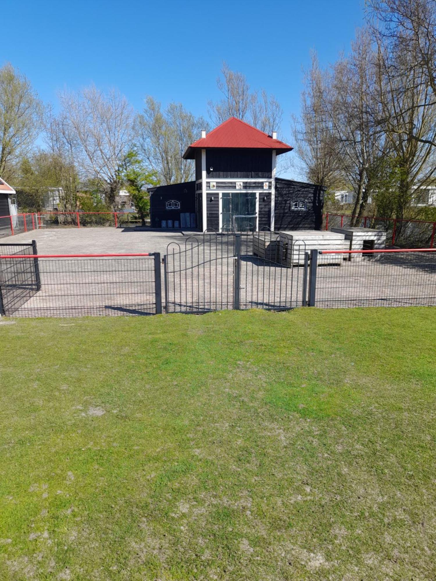 Chalet Makkum C99B Met Prive Gelegen Tuin Aan Het Water Екстериор снимка