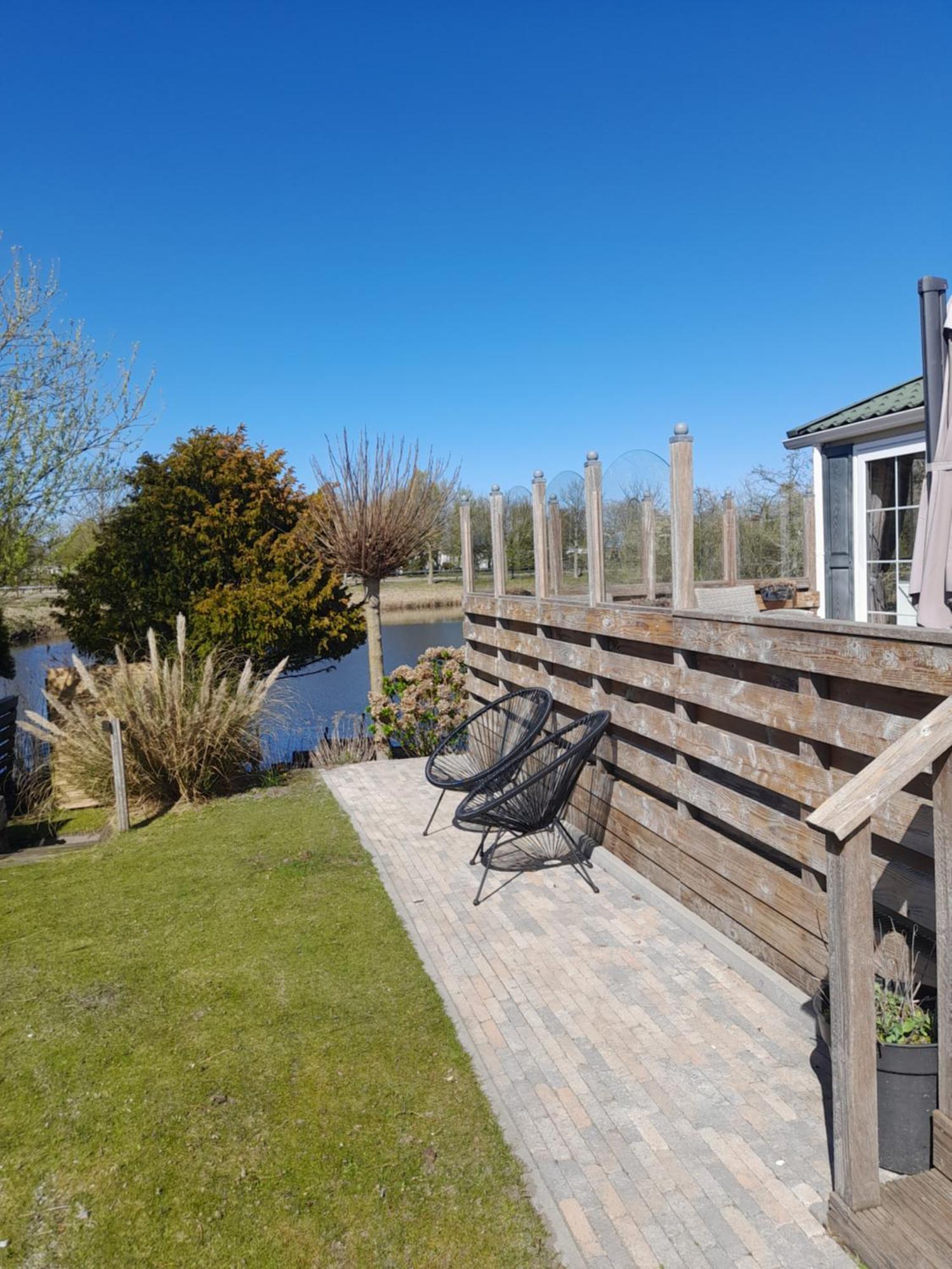 Chalet Makkum C99B Met Prive Gelegen Tuin Aan Het Water Екстериор снимка