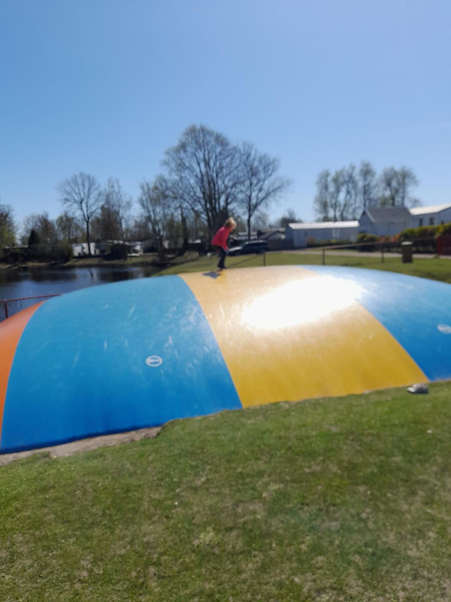 Chalet Makkum C99B Met Prive Gelegen Tuin Aan Het Water Екстериор снимка